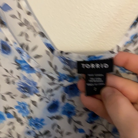 Torrid Floral  Hi-Low Chiffon Tank Top - Picture 4 of 6